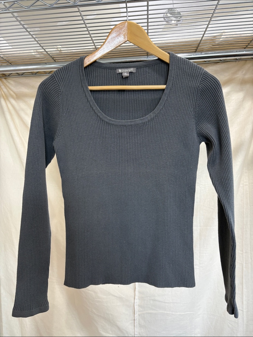 SPANNER Scoop Neck Ribbed Long Sleeve Sweater in Charcoal